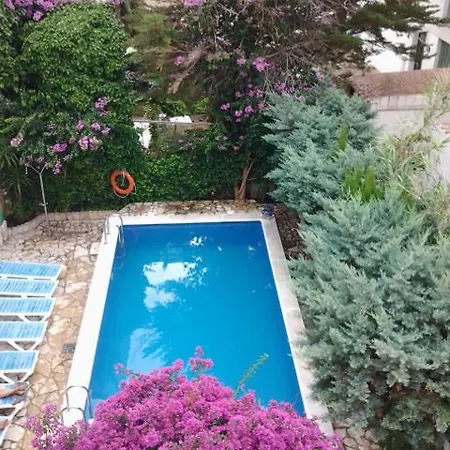 Konukevi Marbella *